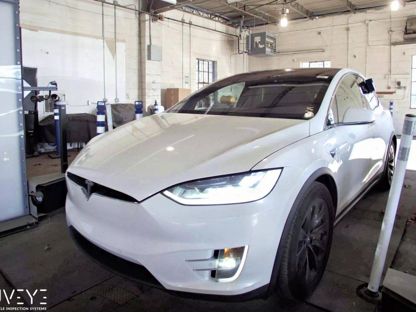 TESLA MODEL X 2018 5YJXCBE20JF090247 image